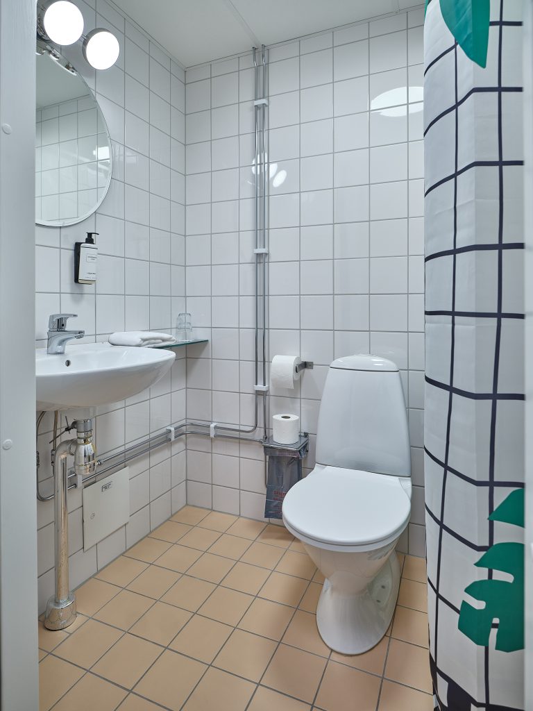 Badrum i dubbelrum standard IKEA Hotell